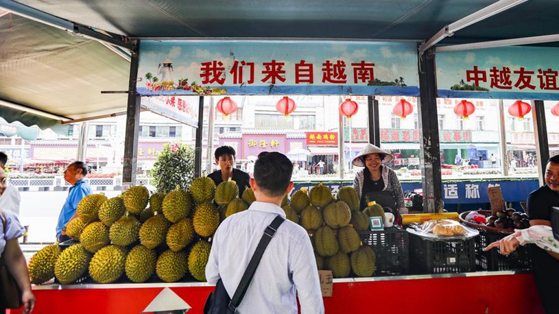 发了许多球
